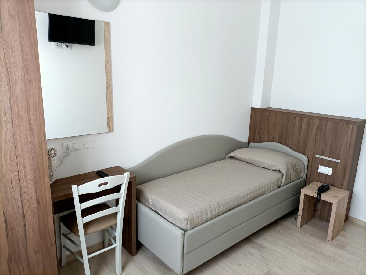 Hotel Bed & Book Rimini Exteriör bild