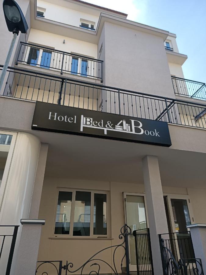 Hotel Bed & Book Rimini Exteriör bild