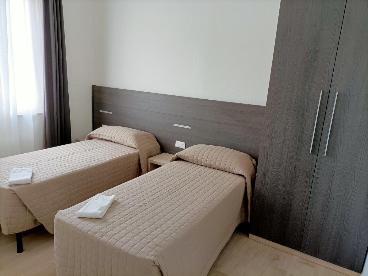Hotel Bed & Book Rimini Exteriör bild
