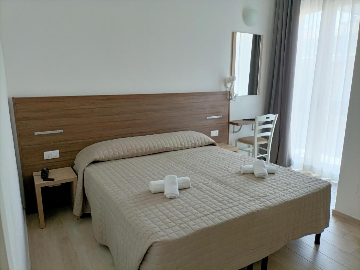 Hotel Bed & Book Rimini Exteriör bild