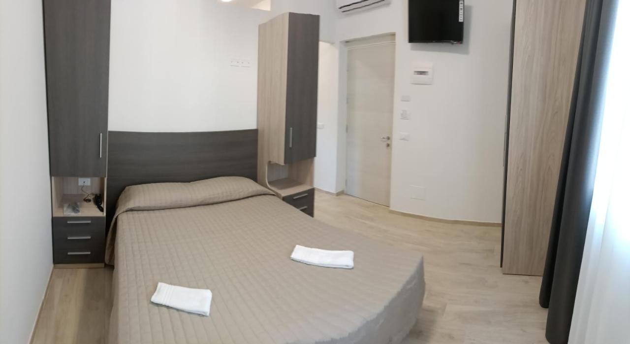 Hotel Bed & Book Rimini Exteriör bild