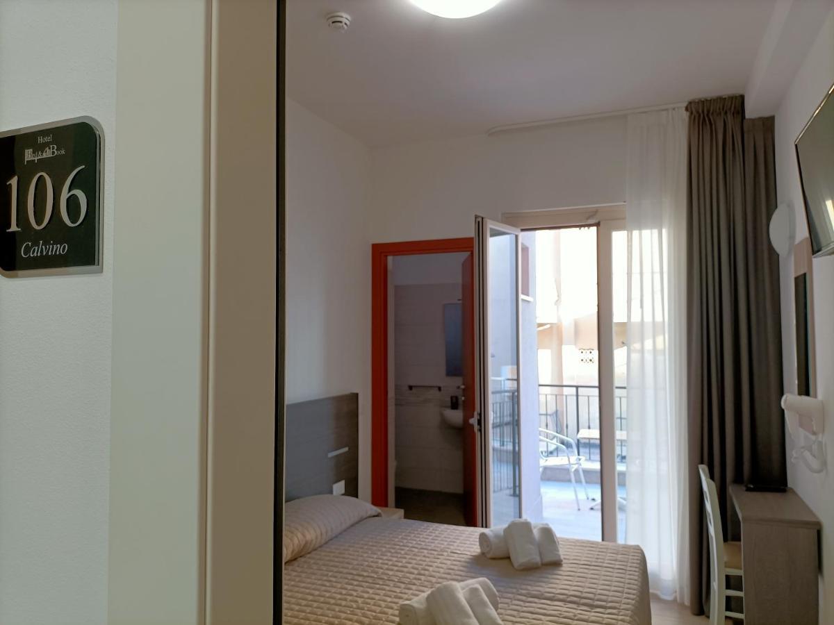 Hotel Bed & Book Rimini Exteriör bild