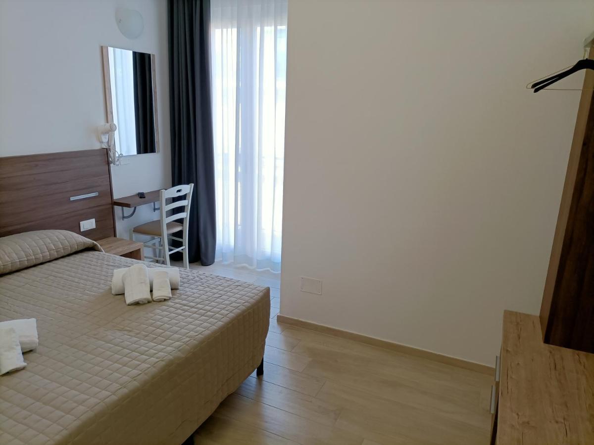 Hotel Bed & Book Rimini Exteriör bild