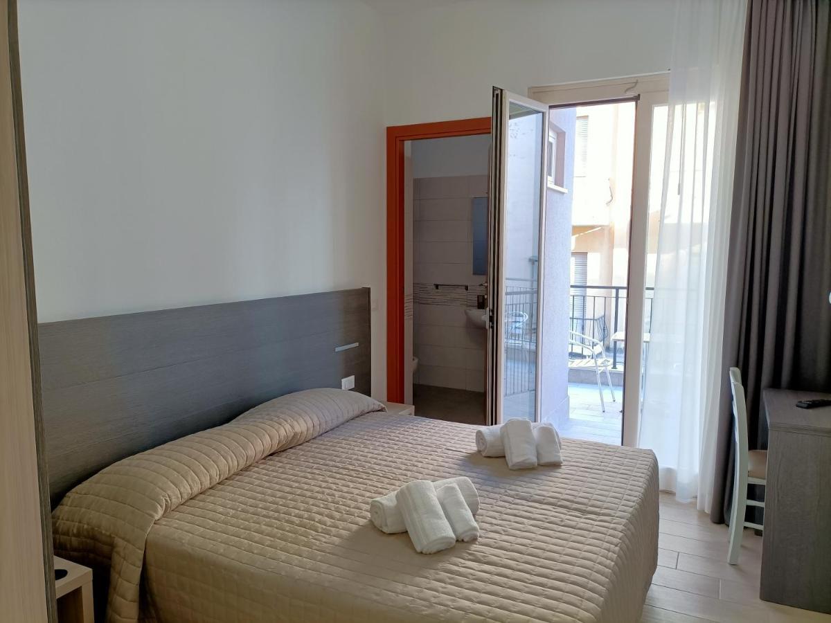 Hotel Bed & Book Rimini Exteriör bild