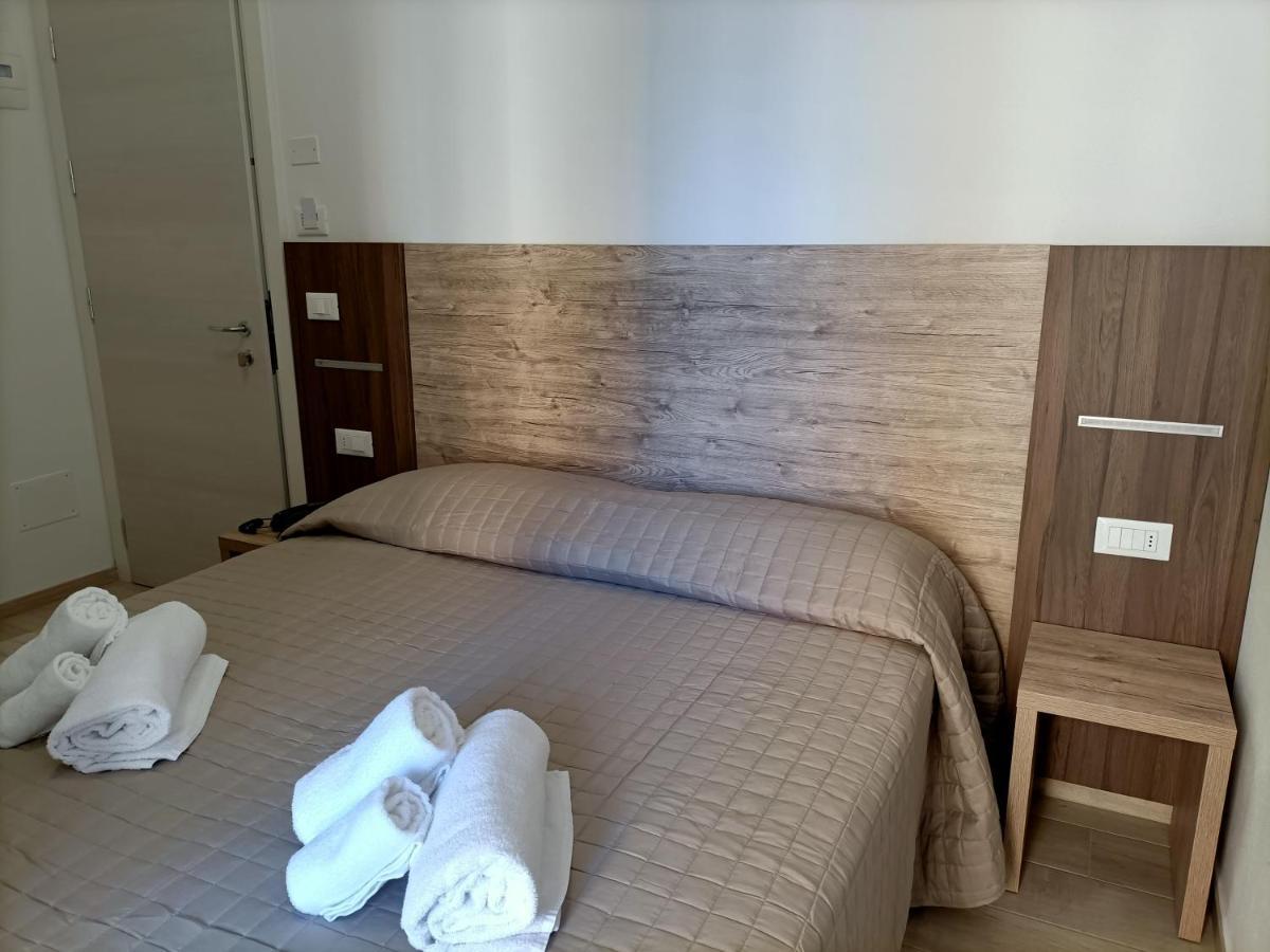 Hotel Bed & Book Rimini Exteriör bild