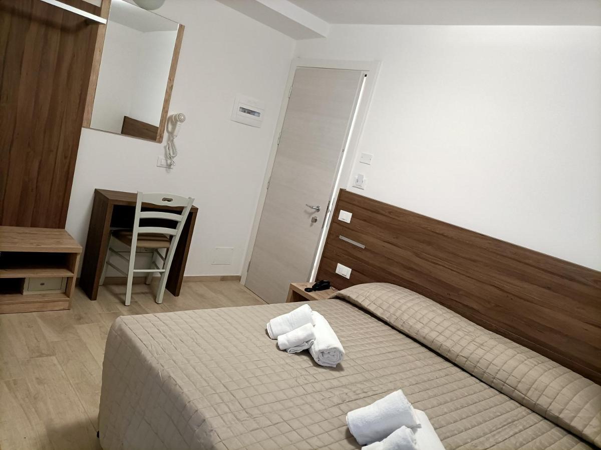Hotel Bed & Book Rimini Exteriör bild