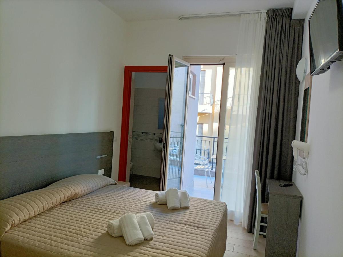 Hotel Bed & Book Rimini Exteriör bild