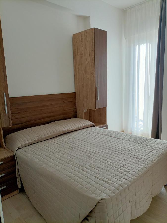 Hotel Bed & Book Rimini Exteriör bild